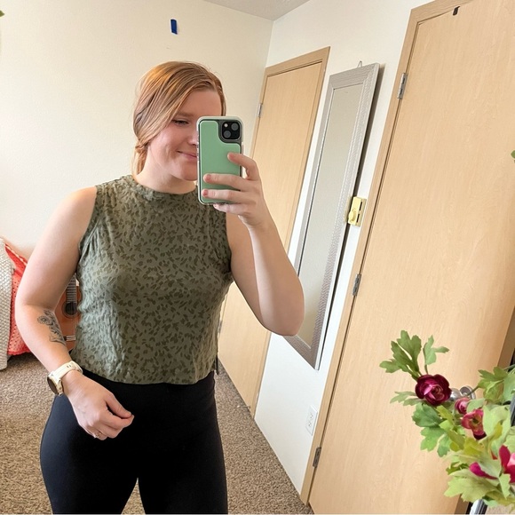 Women’s All in motion Size Small Cropped Muscle Workout Tank Top in Green - Picture 4 of 6